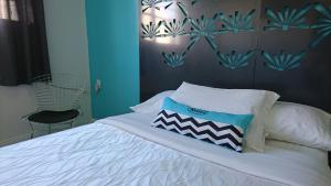 Säng eller sängar i ett rum på Miami Sun Hotel - Downtown/Port of Miami