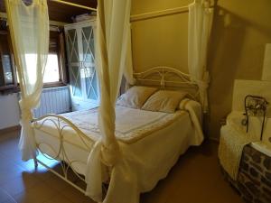 Katil atau katil-katil dalam bilik di El Corralico del Moncayo