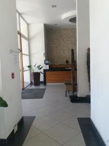 a hallway of a building with a piano in the background at Departamento Viña del Mar Viana in Viña del Mar