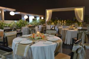 Restaurace v ubytování Rockland Hotel, C.R Park + 70 fotografií