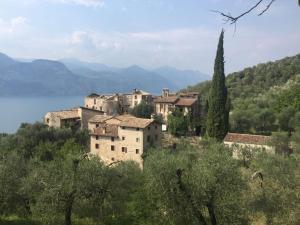 Fotografia z galérie ubytovania La Virgola Apartments v destinácii Brenzone sul Garda