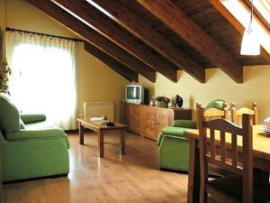 Μια τηλεόραση ή/και κέντρο ψυχαγωγίας στο Apartamentos Estop