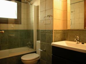 Ένα μπάνιο στο Apartamentos Estop +48 φωτογραφίες