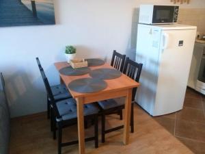 Kuchyňa alebo kuchynka v ubytovaní livingROOM_Wroc_Mosiężna