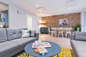 Gallery image of Temple Bar Crown Square Apartments in Dublin