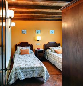 Postelja oz. postelje v sobi nastanitve Apartamentos Rurales "La Torre" y "El Pielago"