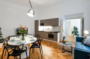 Cuisine ou kitchenette dans l'établissement Lazenska N4 Residence