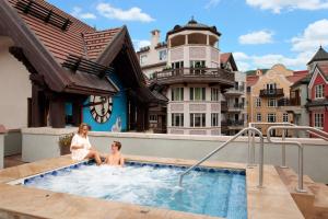 Bazen u objektu The Arrabelle at Vail Square, a RockResort ili u blizini