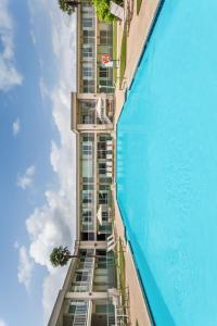 Bazén v ubytování Days Inn by Wyndham Seguin TX nebo v jeho okolí