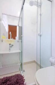 a bathroom with a shower and a toilet and a sink at HomeStay 3 na Carlos Gomes não tem garagem in Porto Alegre +15 photos