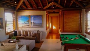 Biliár nebo kulečník v ubytování Villa Bali, Praia do Forte