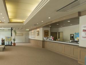 Namerikawaにあるスカイホテル滑川の待合室のある病院待合室