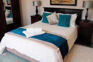 Amani Guest Lodge tesisinde bir odada yatak veya yataklar