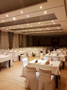 Restaurace v ubytování Hotel Zum Weissen Ross + 37 fotografií