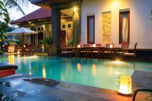 Kubu Garden Suites & Villas Nusa Dua内部或周边的泳池
