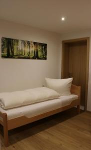 Postel nebo postele na pokoji v ubytování Ferienwohnung Därflihof