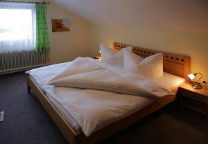 Postel nebo postele na pokoji v ubytování Haus Kathrein