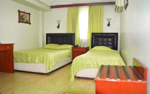 Ein Bett oder Betten in einem Zimmer der Unterkunft Yunus Hotel