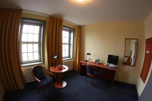 TV a/nebo společenská místnost v ubytování Hotel Goldene Krone