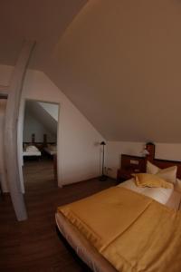 Postel nebo postele na pokoji v ubytování Hotel Goldene Krone
