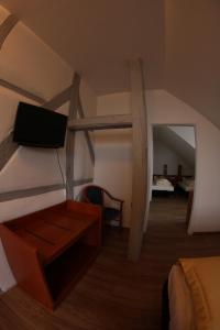 TV a/nebo společenská místnost v ubytování Hotel Goldene Krone