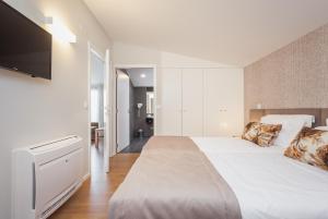 Postel nebo postele na pokoji v ubytování Essence Inn Marianos Hotel