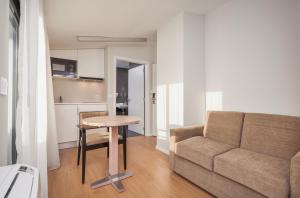 Kuchyň nebo kuchyňský kout v ubytování Essence Inn Marianos Hotel
