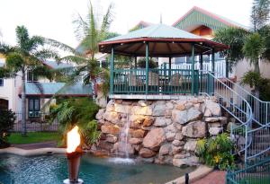 Bazén v ubytování Tinaroo Lake Resort nebo v jeho okolí