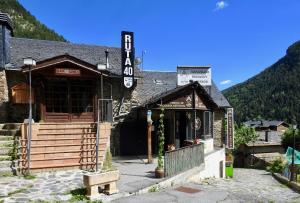 a building with a sign in front of it at Apartament acollidor in Arinsal