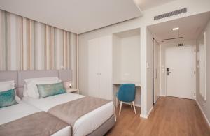 Postel nebo postele na pokoji v ubytování Essence Inn Marianos Hotel