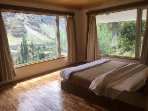 Ένα ή περισσότερα κρεβάτια σε δωμάτιο στο Gemoor Khar- Manor House