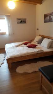 a large bed with two pillows on it in a bedroom at Apartment Greidlerhof in Rohrberg
