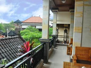 - Balcón de casa con vistas en Mira Family Homestay, en Ubud