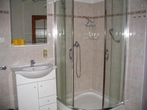 Koupelna v ubytování Apartmany Ingeborg + 37 fotografií