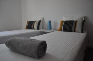 Cama o camas de una habitación en F! Lisbon Guest House
