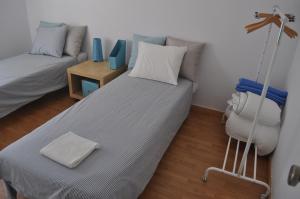 Cama o camas de una habitación en F! Lisbon Guest House