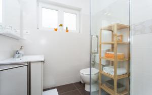 Koupelna v ubytování Apartments Matea I