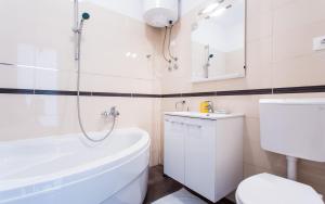 Koupelna v ubytování Apartments Matea I