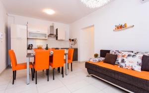 Kuchyň nebo kuchyňský kout v ubytování Apartments Matea I