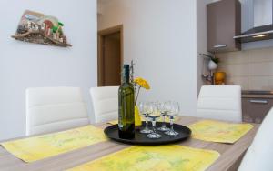 Kuchyň nebo kuchyňský kout v ubytování Apartments Matea I