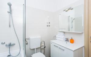 Koupelna v ubytování Apartments Matea I