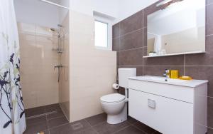 Koupelna v ubytování Apartments Matea I