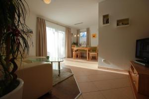 a living room with a couch and a table at Appartement Wildkogel in Neukirchen am Großvenediger