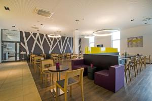 Uma área de estar em Star G Hotel Premium München Domagkstraße