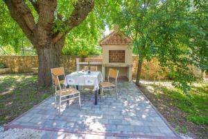 Zahrada ubytování Holiday house Desy Tar