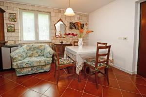 Posezení v ubytování Holiday house Desy Tar