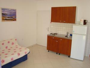 Kuchyň nebo kuchyňský kout v ubytování Apartments Ada