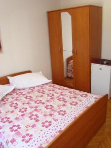 Postel nebo postele na pokoji v ubytování Apartments Ada