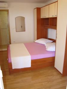 Postel nebo postele na pokoji v ubytování Apartments Ada