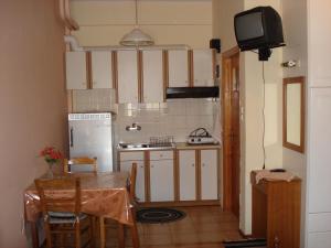 A kitchen or kitchenette at Zephyros